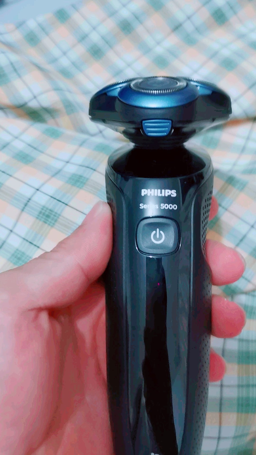 飞利浦(philips)男士电动剃须刀全身水洗干湿双剃1000系列升级版快充