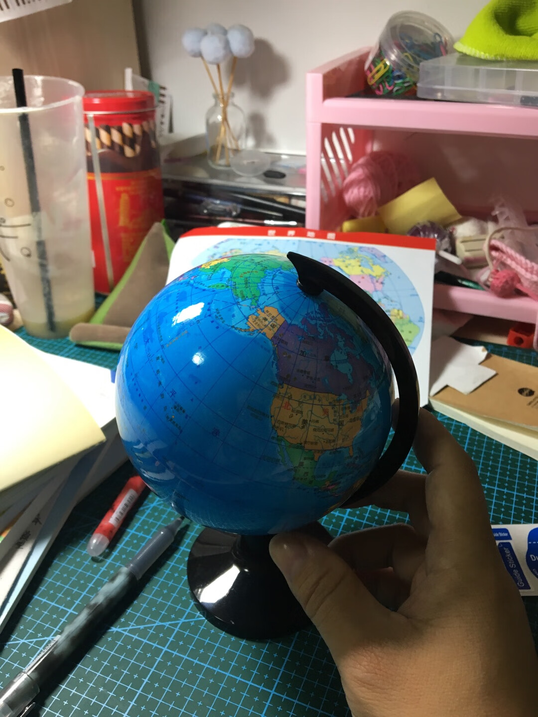 地球仪还可以就是有点迷你了，附送的世界地图更迷你?