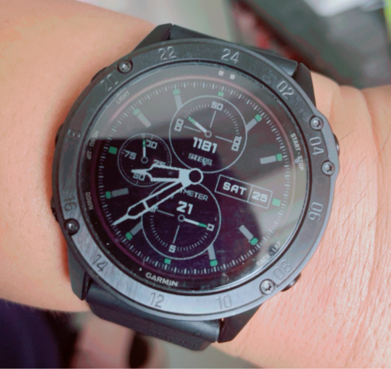 佳明tactix(泰铁时太阳能战术旗舰版)