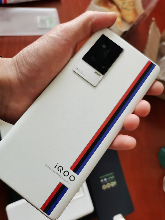 vivoiqoo8pro传奇版2k超视网膜屏超声波指纹