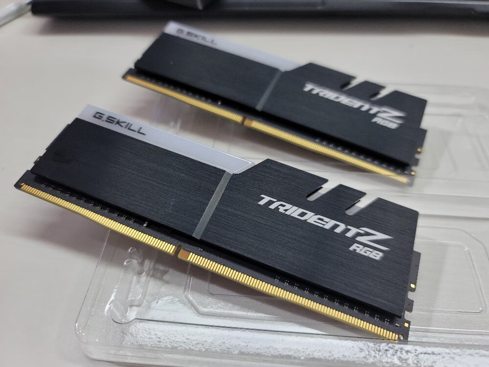 芝奇幻光戟 16gb(2×8gb)ddr4 3600点评