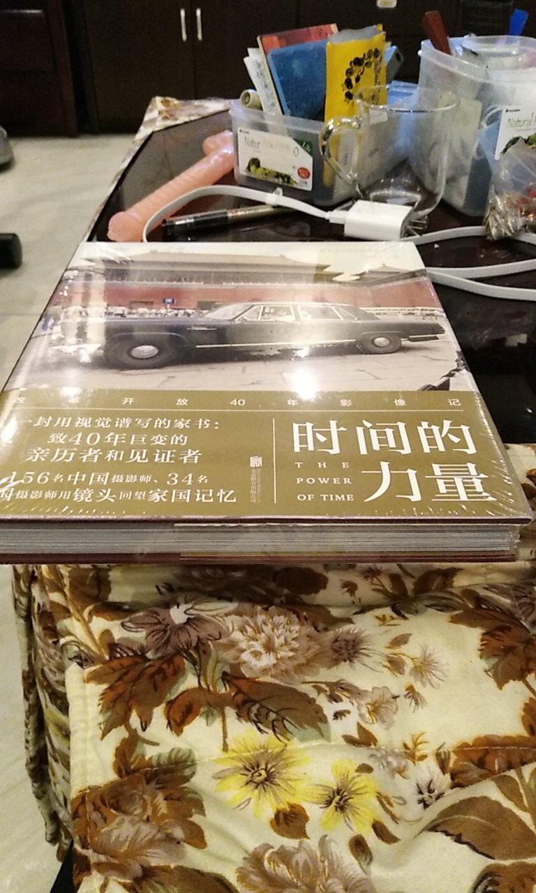 这本书非常有纪念价值，共和国建国后的真实写照，伟大的中国***领导一穷二白的中国人民获得了解放，过上了幸福的生活。