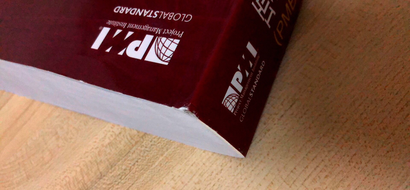 包装太简易就一个袋子，书都坏了！而且首页书边保护膜翘起来了！