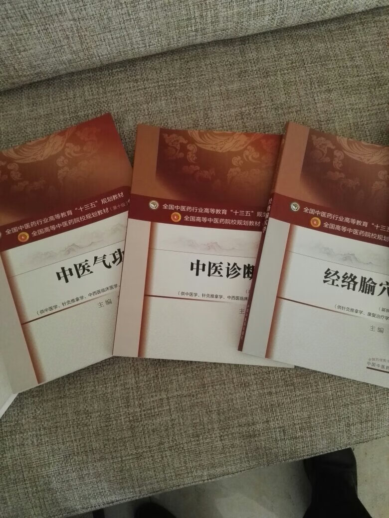 收到货了，包装完整，纸张质量不错，正版无疑，满一百减五十，很愉快的购物