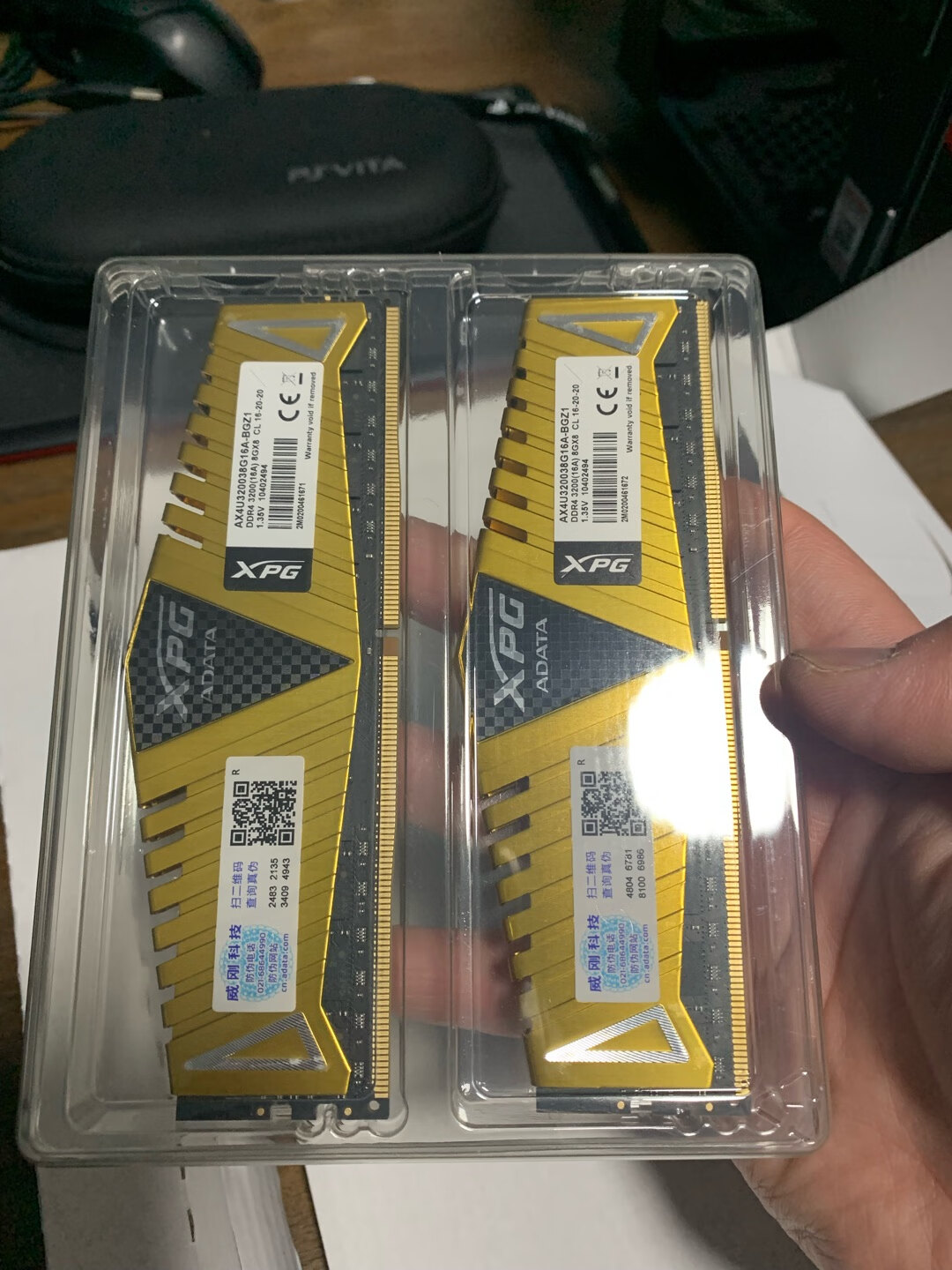 威刚XPG Z1 8GB DDR4 3200高频电竞内存，频率高达3600，酷炫散热片强劲散热，支持XMP-质量好吗？到底哪个好?