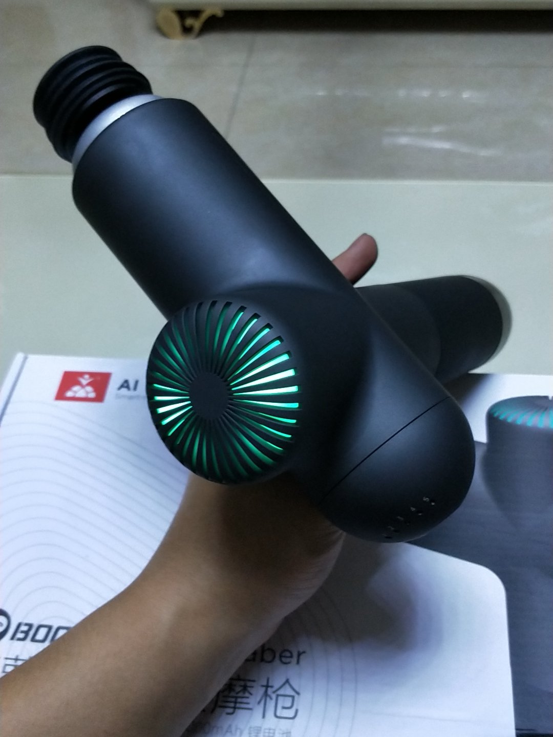 菠萝君lightsaber筋膜枪智能档位调节6个按摩头300元专业运动实用礼物