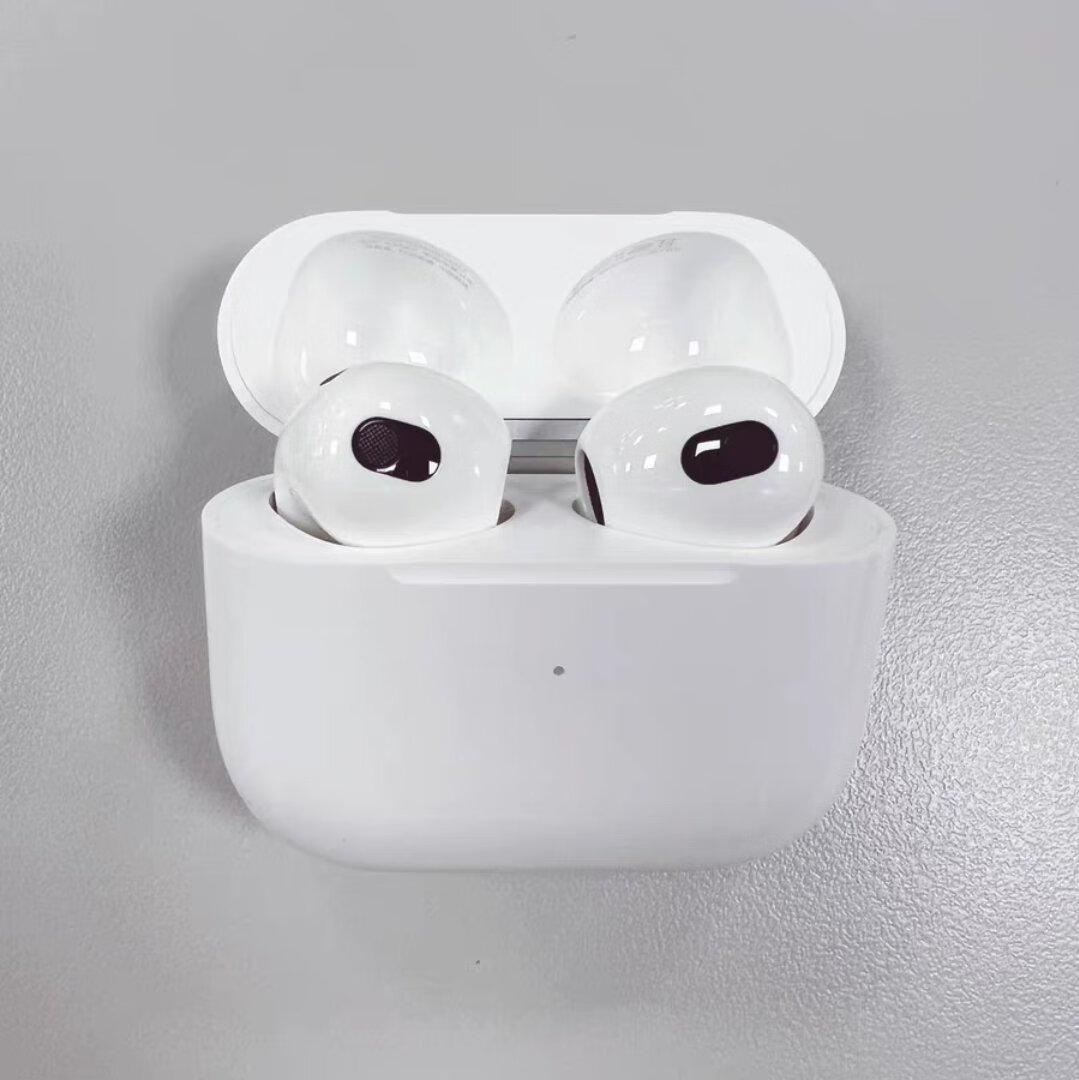 和其他耳机相比,这款苹果耳机采用自研芯片,能更加好的控制自己想要的