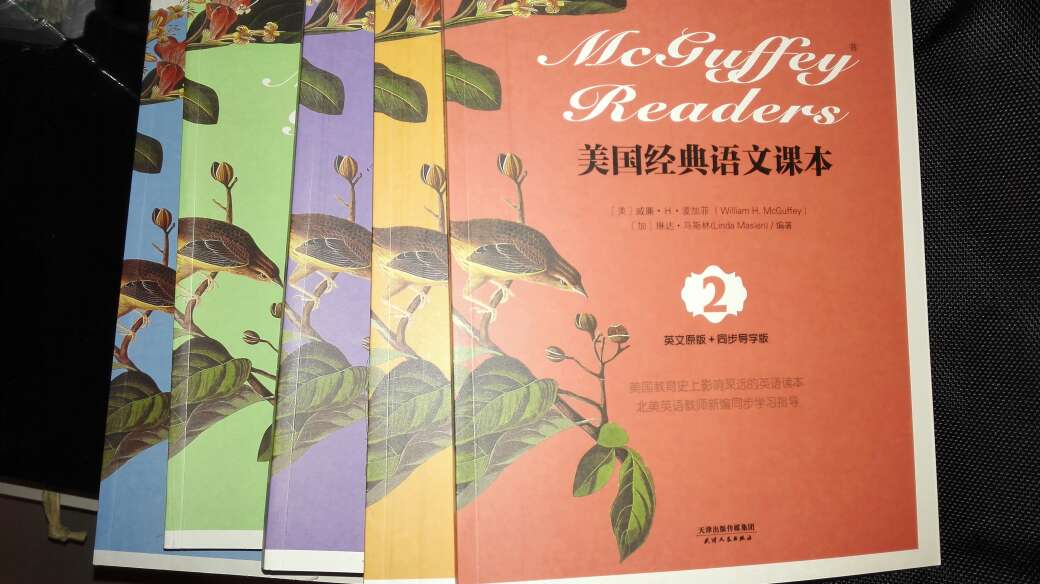 书收到时，薄膜包装已经破了，还好没有影响到书。一共6本，一本比一本厚，一本比一本重，6本加在一起，估计有两三斤，印刷清晰，字体大小合适。