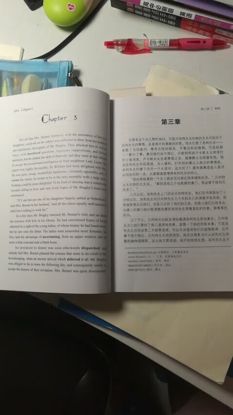 一面中文，一面英文，便于学习