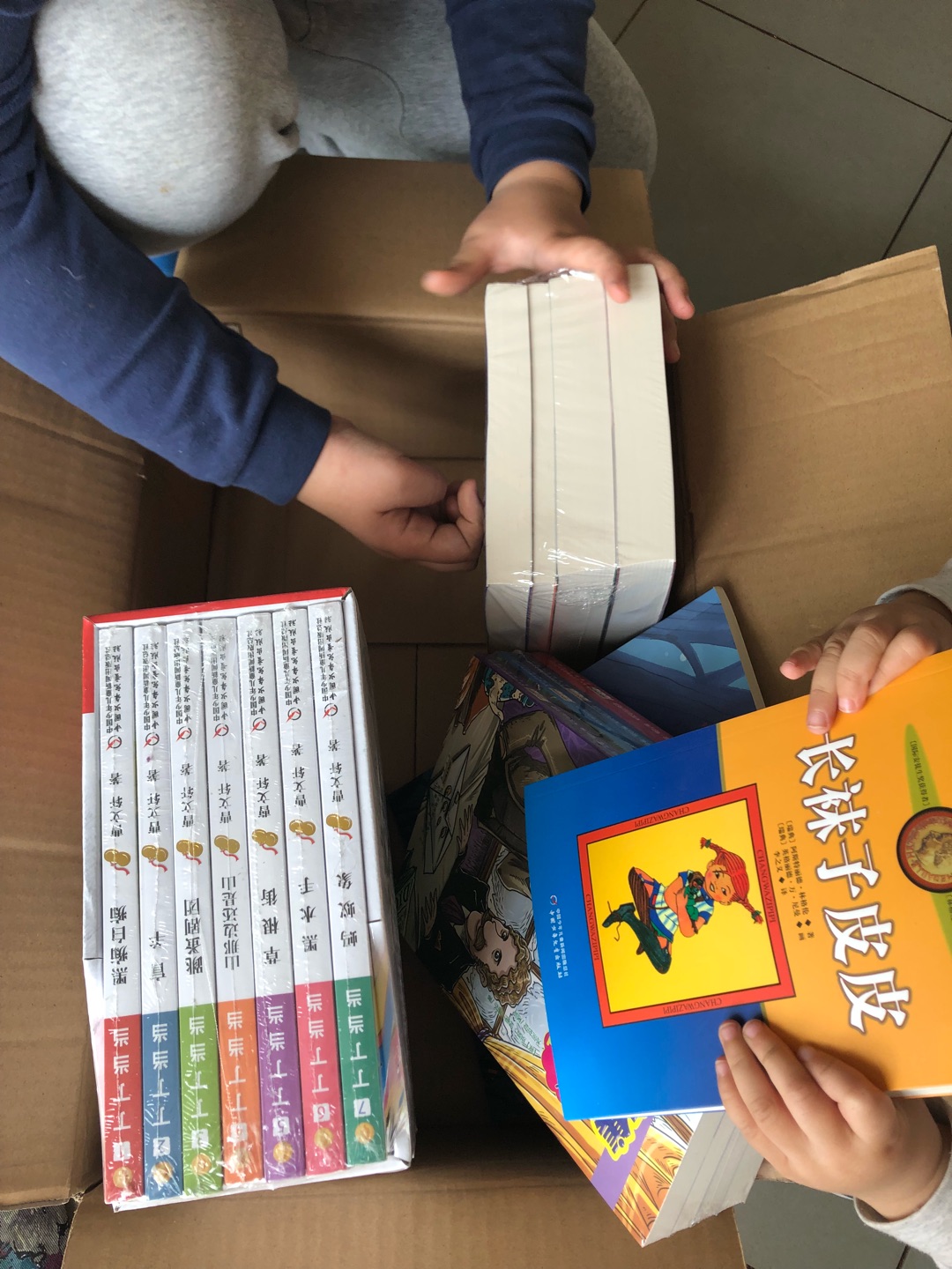 曹文轩的书孩子很爱看，五折优惠很便宜。一共买了22本书