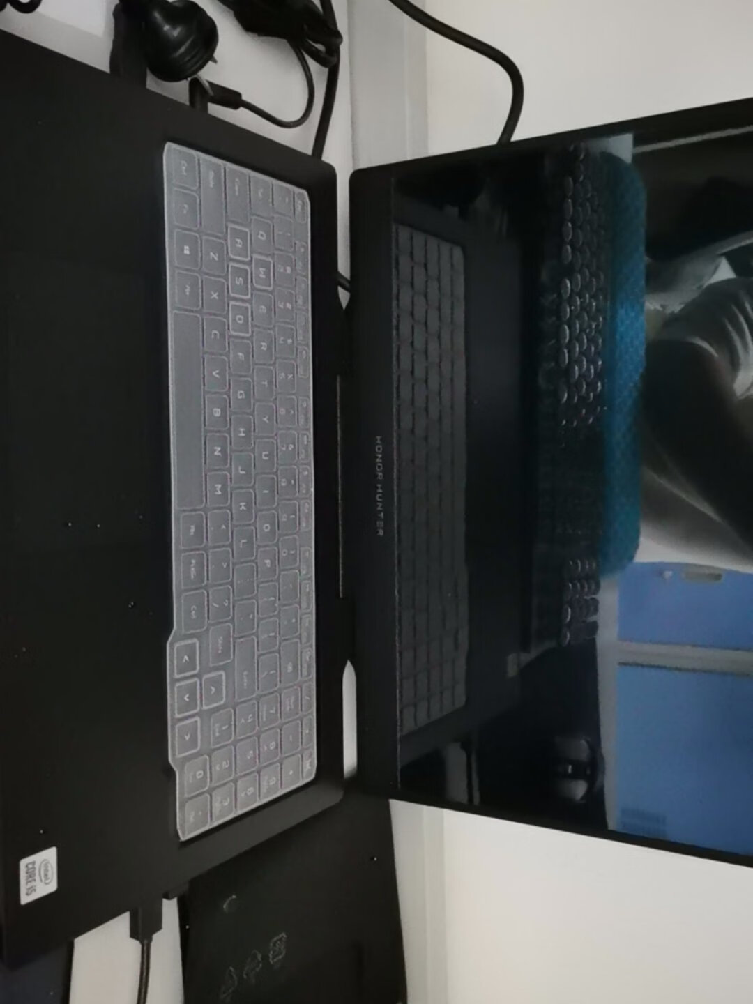 荣耀猎人游戏本 v700(i5 10300h/16gb/512gb/gtx1660ti)点评