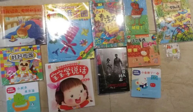 纸张厚实，内容丰富，色彩也很好看，小孩子很喜欢，拿到手摸摸不停，高兴的不停翻翻，价格合适，总之很棒哦，下次有活动再入些