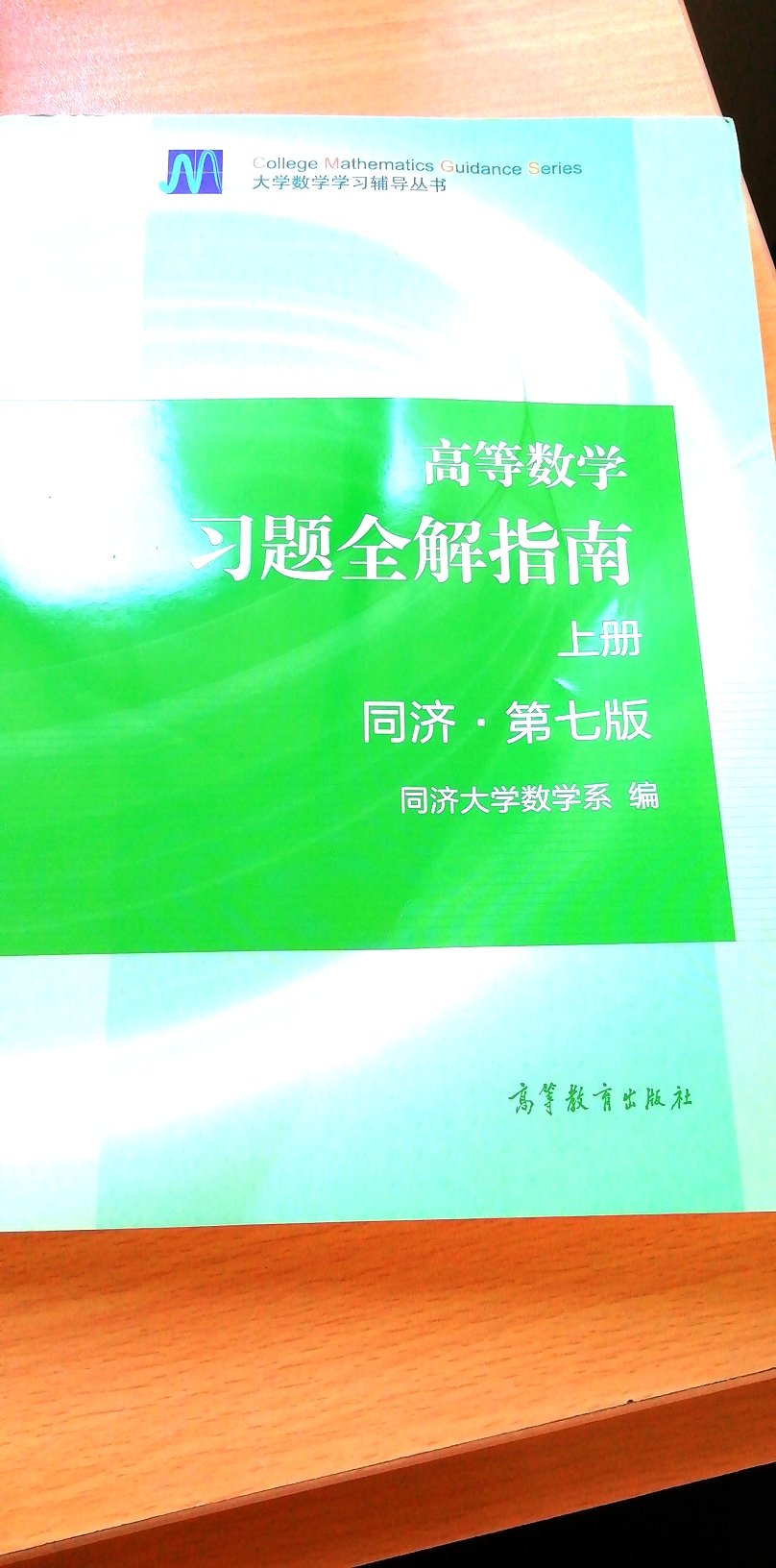 纸质不错，快递也很快，但书表面有折痕！