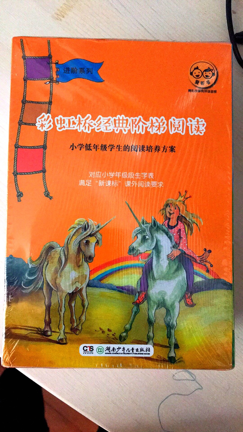 买了很多绘本书，给孩子打发时间玩。