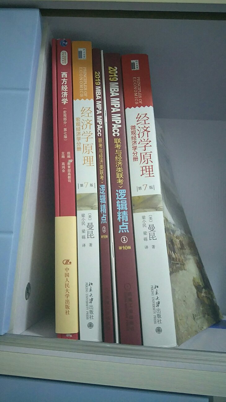 是正版书，纸质非常好，推荐大家购买