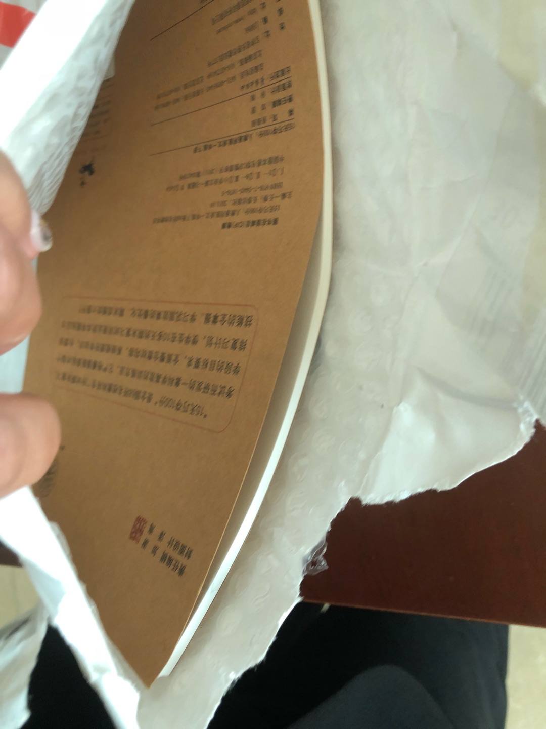 纸张的质量很好，语文的练习册标题都是有拼音的，但是数学的练习册是没有拼音，标注的，一共有54页练习题最后有答案。