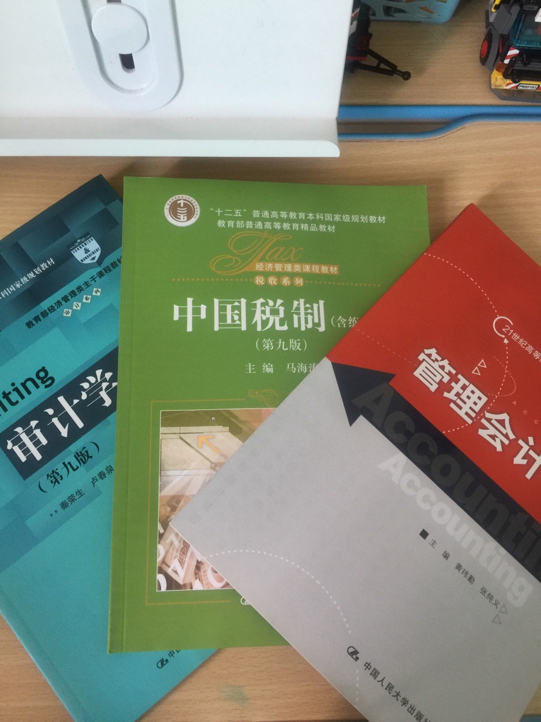 快递很给力，家里学习的书都是在上买的，正版，方便，值得信赖～