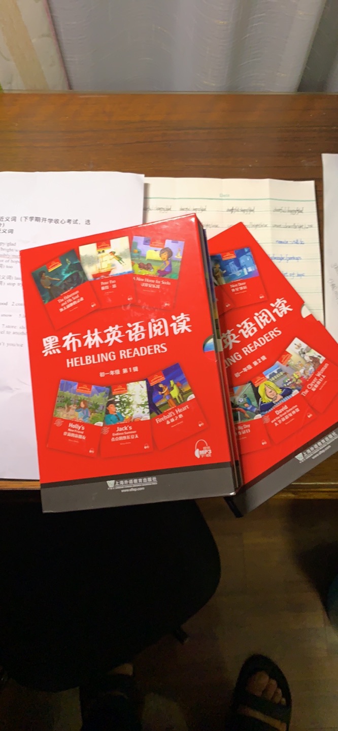 上海外语教育出版社的书质量一直都很不错，这个用来初中一年级的课外英语读物，彩色印刷品质非常好，内容儿子也很喜欢。