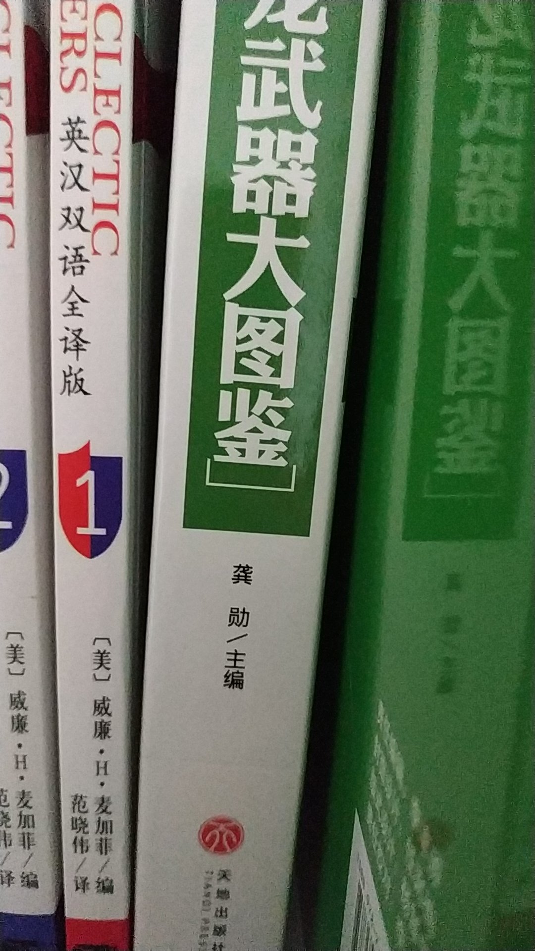 还行吧，纸张质量挺厚实的，哈哈，不错不错，后面还得继续添加新书，哈哈。就是喜欢藏书。