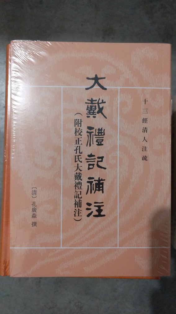 “白饭充饥聊当肉，苦难藏书不谈钱。”说真的，有时候挣的都不够花，却还要去买书，明明一时半会看不完，也没有时间去读书，但还是一看见好书就毫不犹豫地买，特别是一套或者一个系列的，总之先把书买到手再说，剩下的都不是事。