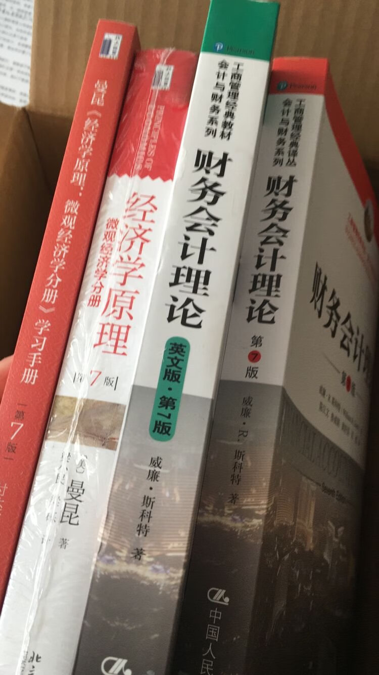 买了中英文各一本，对照着看。