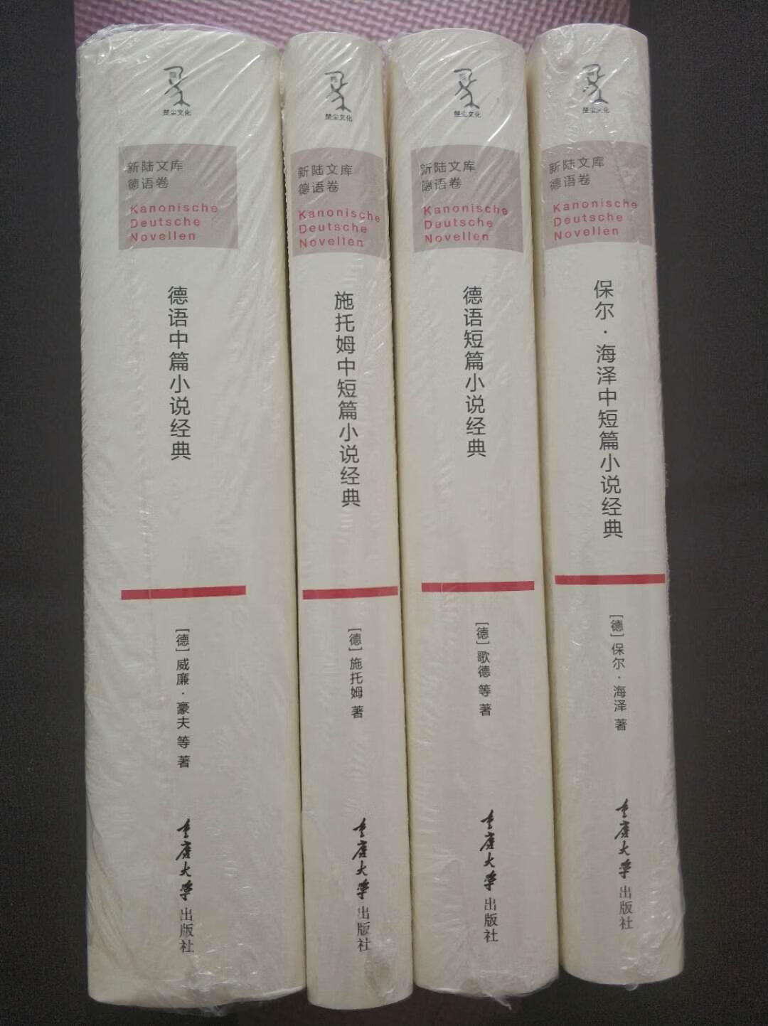 世界上的每一部经典绘本都会给孩子们带来意想不到的好处。绘本对孩子的视觉发展起着很重要的作用，绘本对儿童情感，想象力以及美感的启迪，正是日后快乐的源泉。小宝宝通过看绘本可以获得很多的感知，为孩子的智力发展做出很多的贡献。 每一部经典绘本都是孩子的最好朋友，努力培养宝宝的父母们千万不要错过经典绘本的伟大魔力，让绘本阅读成为宝宝生活的一部分。