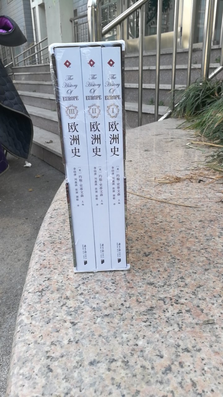 刚收到还没看，不知这三本书的尺寸为何不一样大？