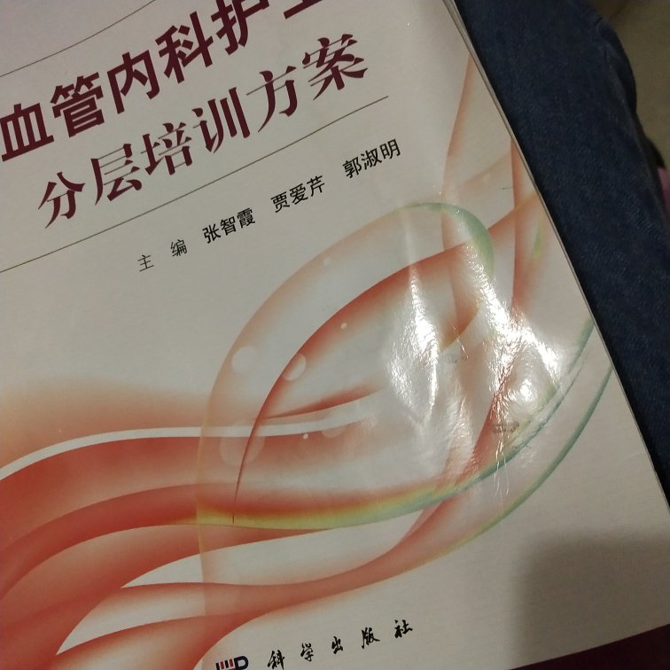 快递速度给力，但是包装一点都不好，就用袋子装着，这几天下雨天，就只有一个袋子防护，拿到手已经是湿了四分之一了，皱巴巴的，看着都不舒服。