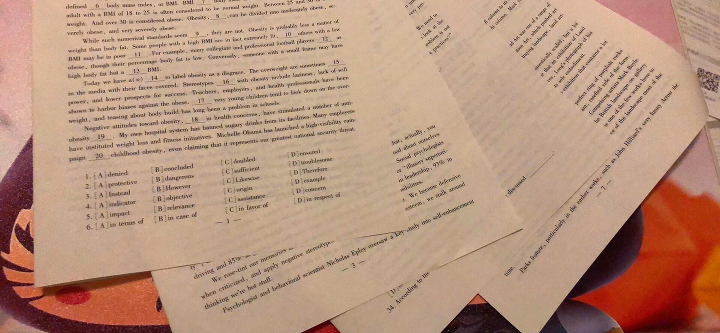 这是买过质量较差的试卷了，纸张薄，中间连颗订书针都省了，全是散的