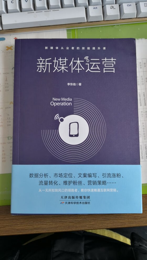 书收到了，正版书，品质有保证。包装很好，无破损。但是，能不能稍稍注意一下别弄那么多灰，拆完包装后，一桌子一手的土。