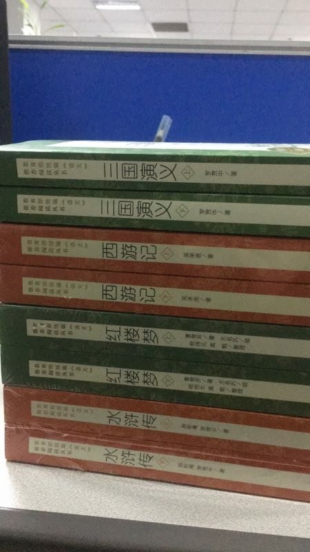 绘本是孩子的世界：优秀的绘本不仅是孩子的，也是成人的，只不过不同年龄读出的味道不同。爱书的父母，是孩子最好的阅读启蒙老师。绘本不但由丰富的画画，还有少量的文字故事配合说明，充分吸引了孩子的阅读兴趣；有助于孩子学习良好的生活习惯；有助于让孩子懂得许多道理；有助于让孩子的好奇心得到满足；有助于提高儿童的语言表达能力；有助于儿童形成图像思维方式，丰富儿童的想象力；