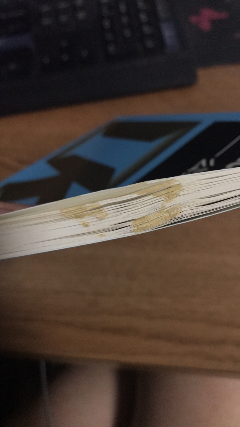 书上粘的牛皮纸和胶水，页都粘一起了。 就看一次的书懒得换，看的时候一页一页撕吧。