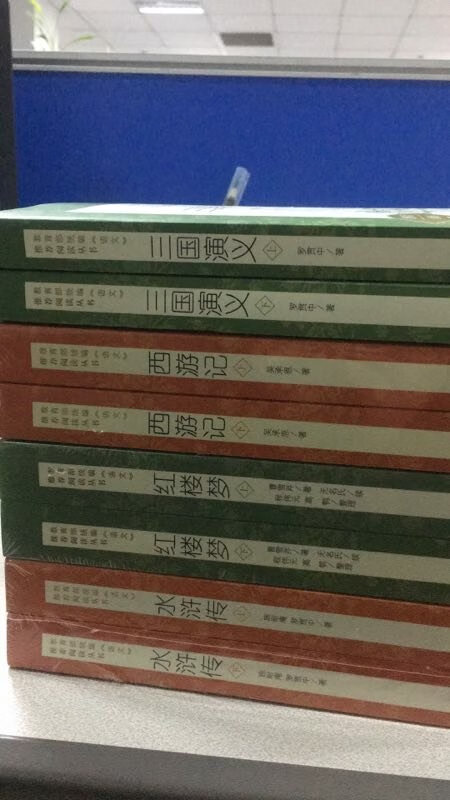 绘本是孩子的世界：优秀的绘本不仅是孩子的，也是成人的，只不过不同年龄读出的味道不同。爱书的父母，是孩子最好的阅读启蒙老师。绘本不但由丰富的画画，还有少量的文字故事配合说明，充分吸引了孩子的阅读兴趣；有助于孩子学习良好的生活习惯；有助于让孩子懂得许多道理；有助于让孩子的好奇心得到满足；有助于提高儿童的语言表达能力；有助于儿童形成图像思维方式，丰富儿童的想象力；