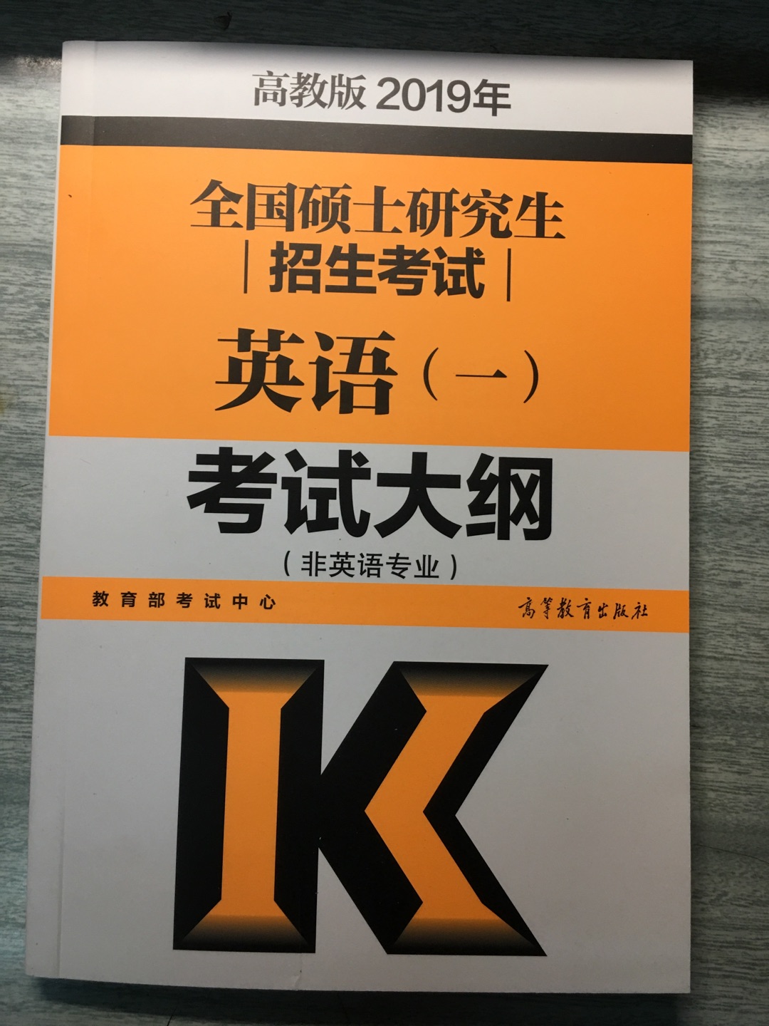 作为一个老客户，强烈建议大家不要在商城购买书籍！不管你买多少书籍，都是一个塑料袋，没有任何包装泡沫，所有的书角都折坏了，虽然不影响阅读，但是非常影响心情！同时可以看出的服务态度，实在是不好呀……