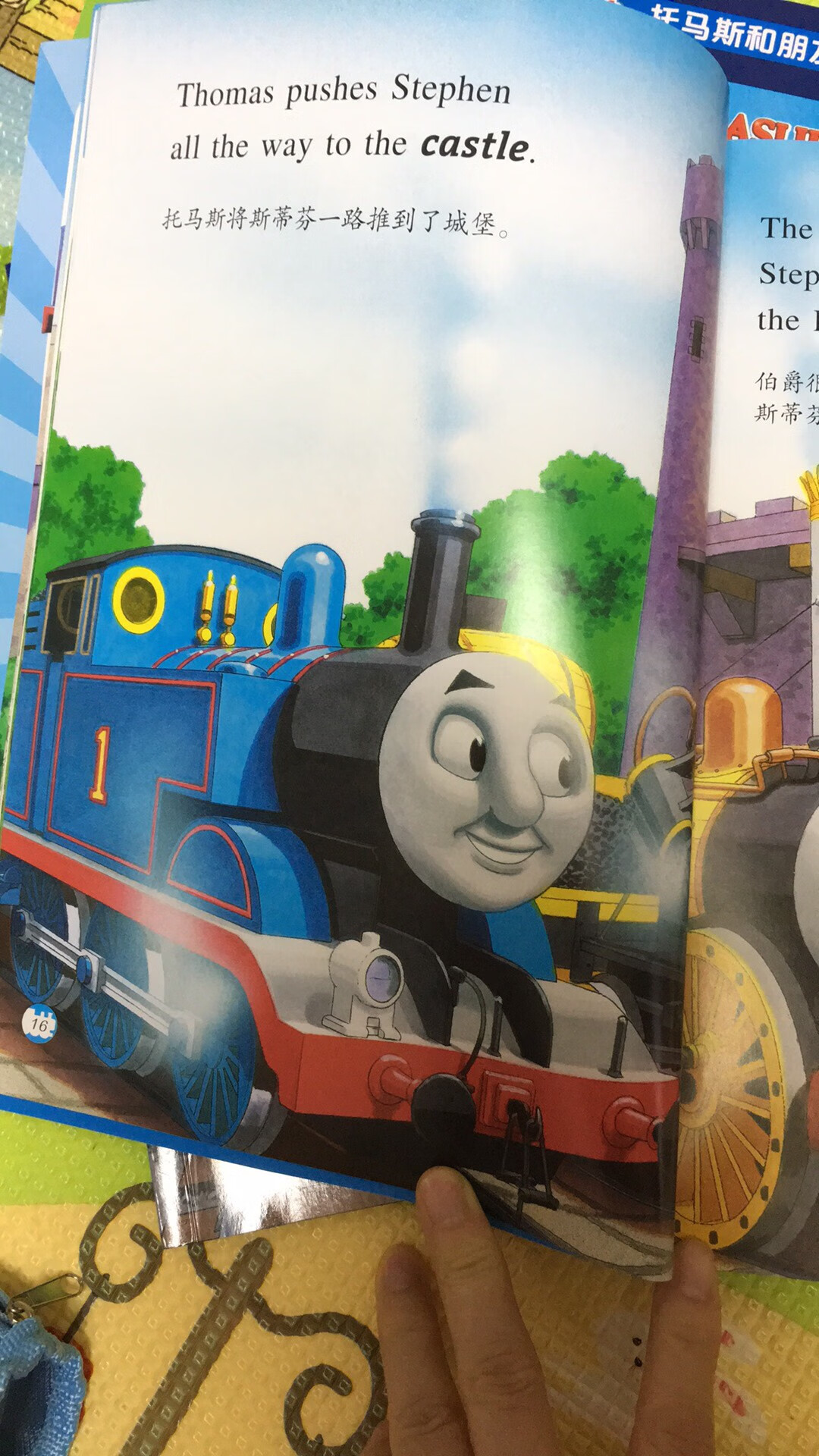 儿子喜欢托马斯，火车头。每本的内容也不少。