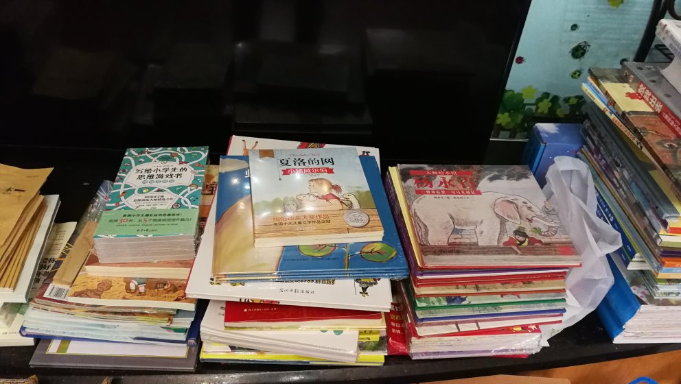 看到好书就忍不住买买买，希望给孩子营造一个阅读的好环境，养成一个好习惯。