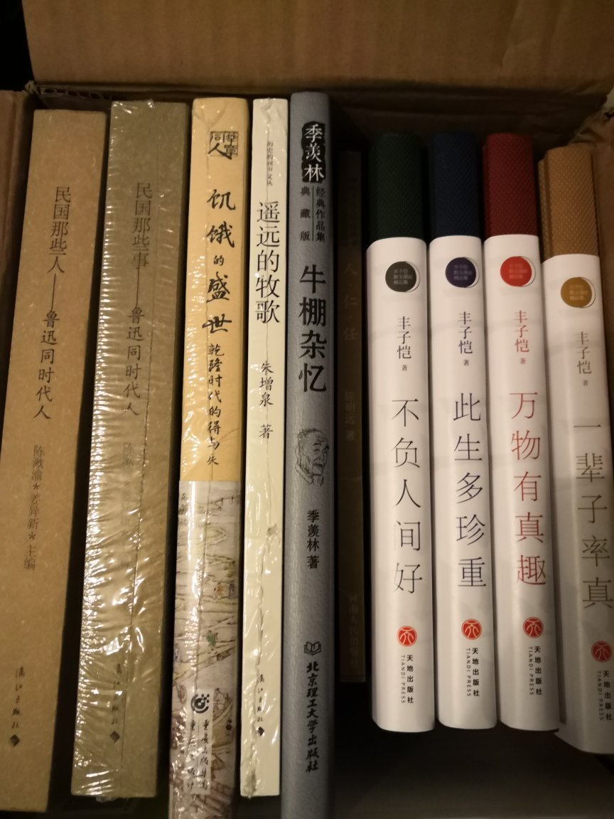 非常非常精美的书籍，很喜欢丰子恺先生的漫画和散文，这次促销价格非常好，值得入手。
