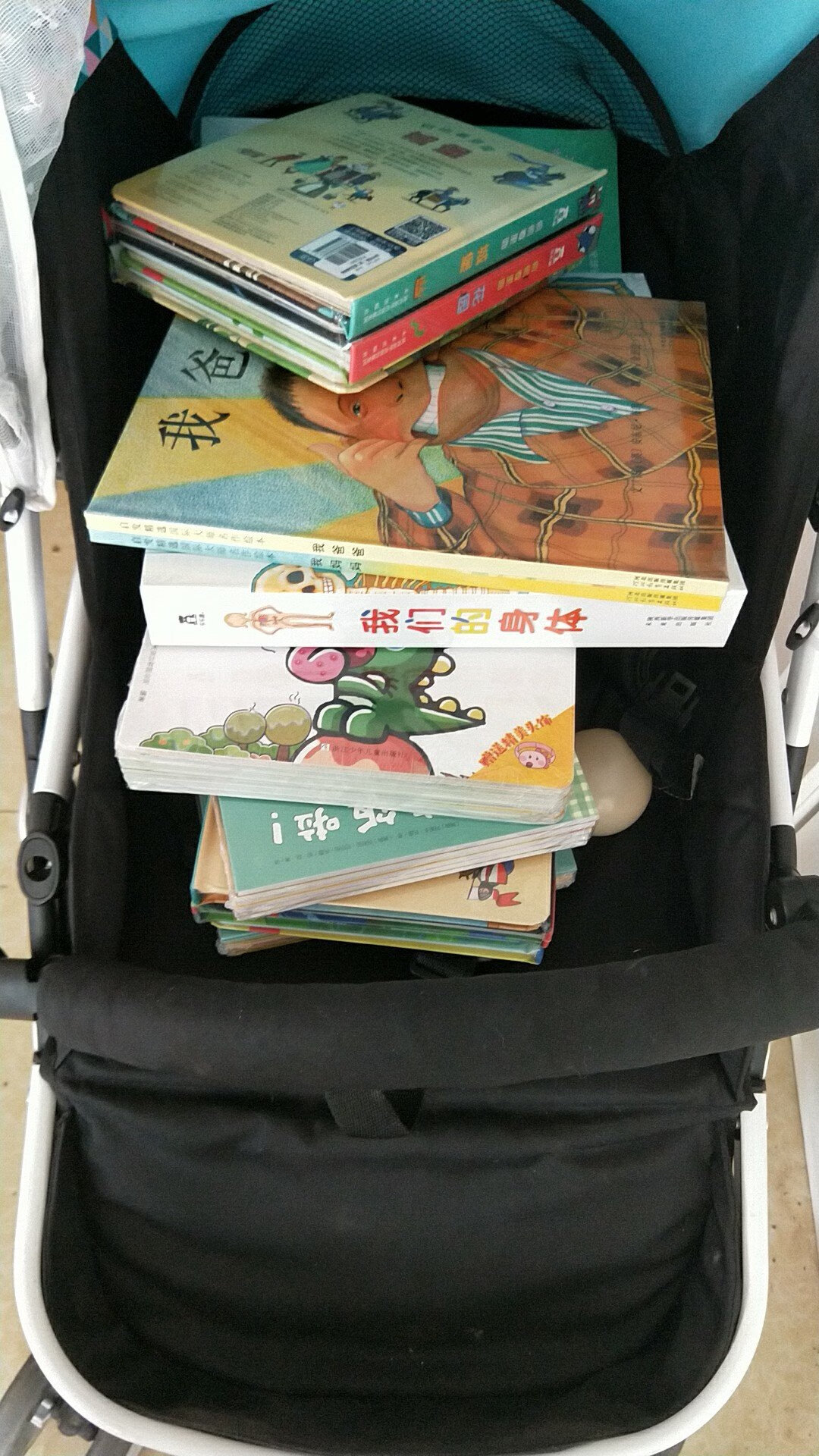 书收到了就是快呀，最关键的是正品呀，宝宝很喜欢也喜欢看 还会一张买书的。