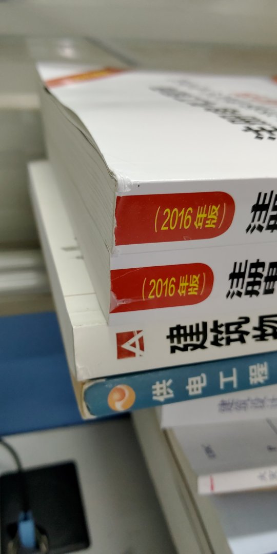 书还是不错的，值得一看。希望以后快递能注意一些，书的几个角都被压变形了。