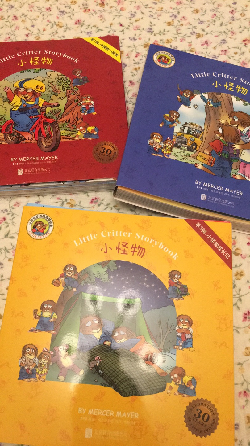 一共三辑，句子有点难度，适合亲子阅读，孩子自主阅读有点困难，后页有中文解释，很好。