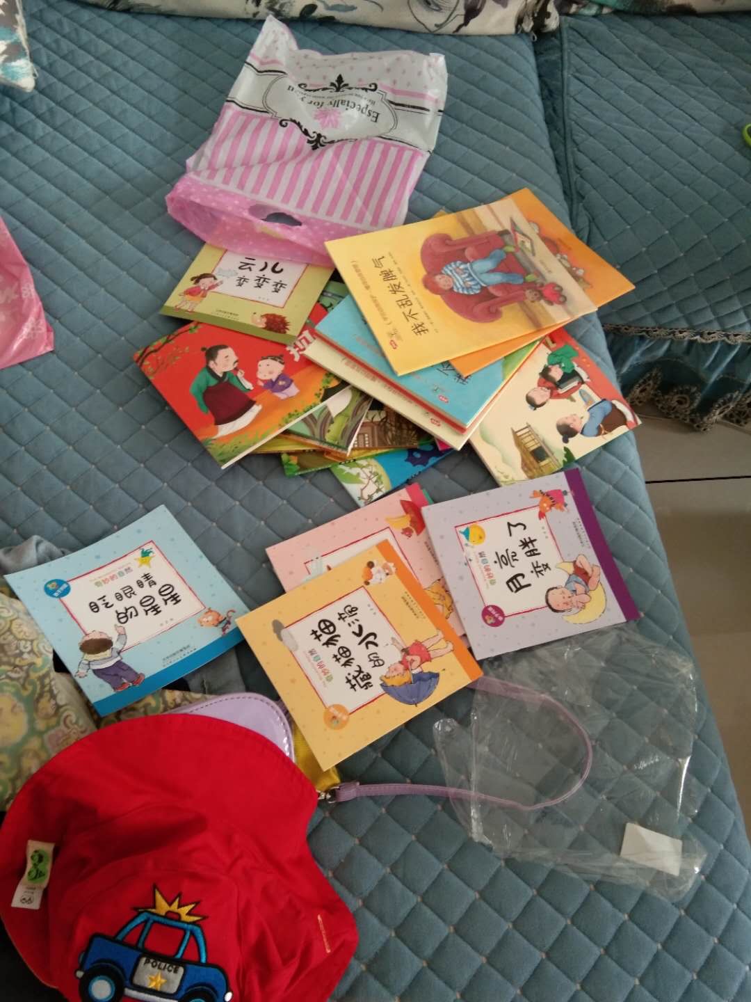 侄女喜欢看书，给她买了几本，她很喜欢
