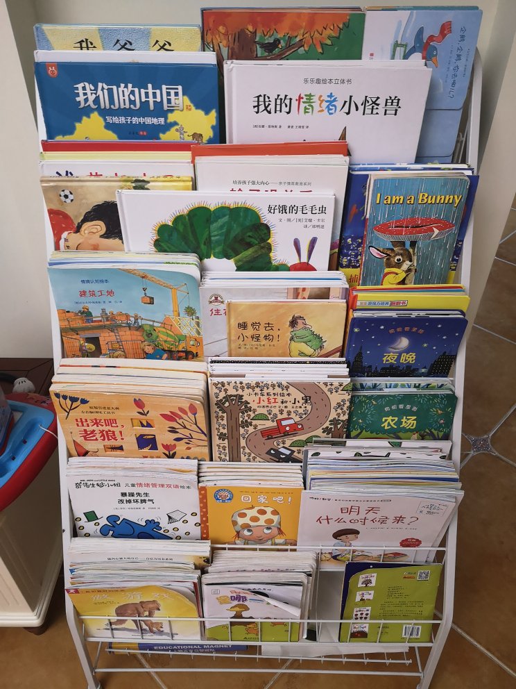 纸张厚实 色彩鲜艳 内容活泼 别具一格 孩子爱不释手 大人开心