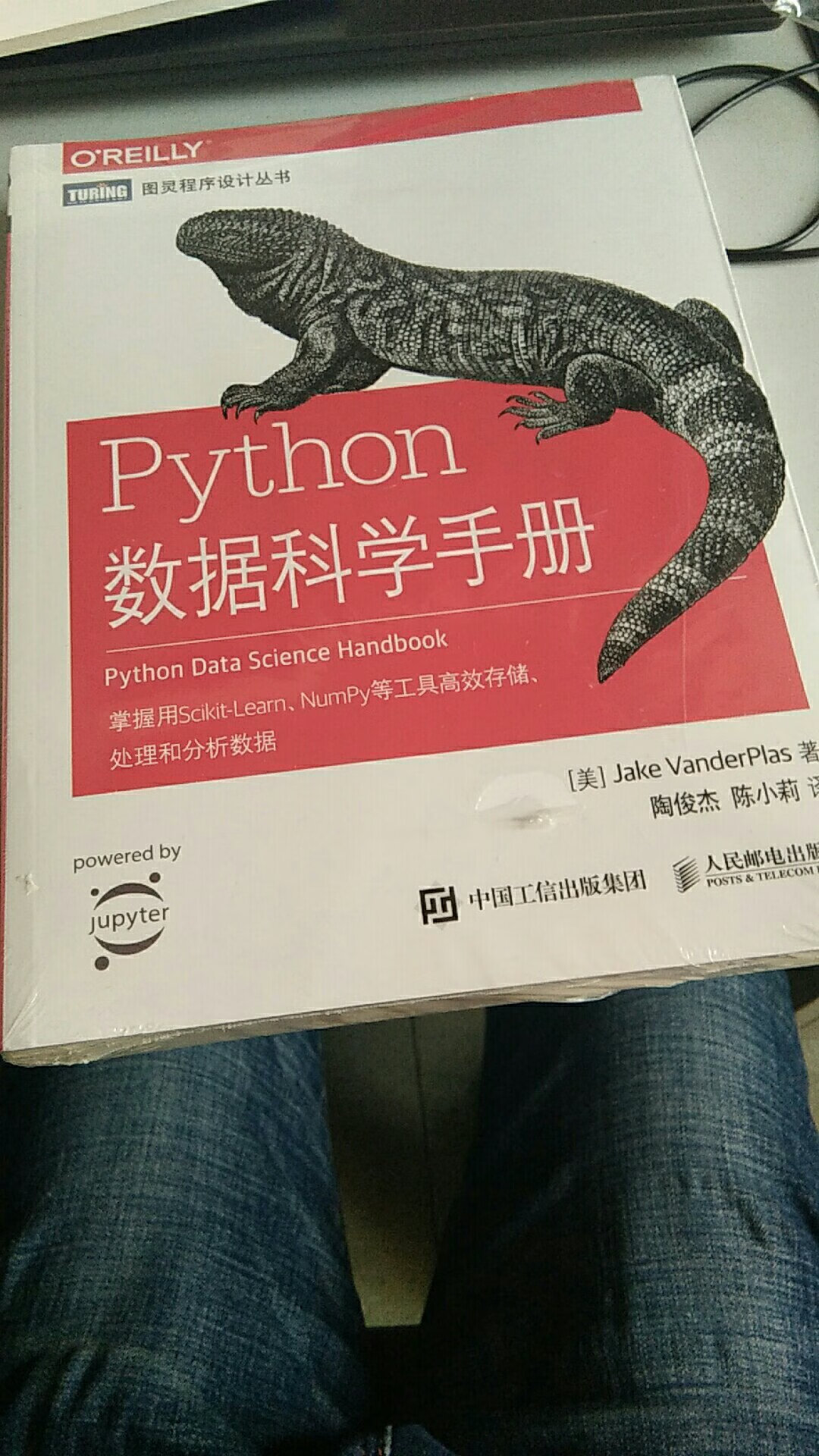 这五星给物流，初看书籍包装不错，没有损坏，之后等我看了内容再说，毕竟我还刚接触Python