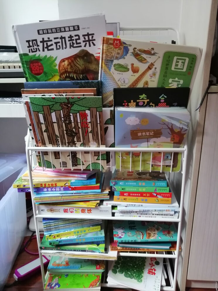 的书品质就是好，纸质厚实，图案清晰艳丽，孩子很有兴趣，刚买的书架已经填满了。