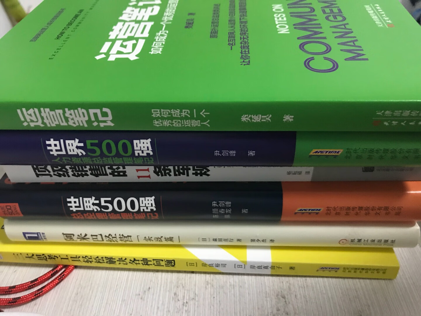 整体还是不错的，这几年从买的书可以装备一个小规模图书馆了，有几本书的扉页和布纹纸黏连的比较厉害。