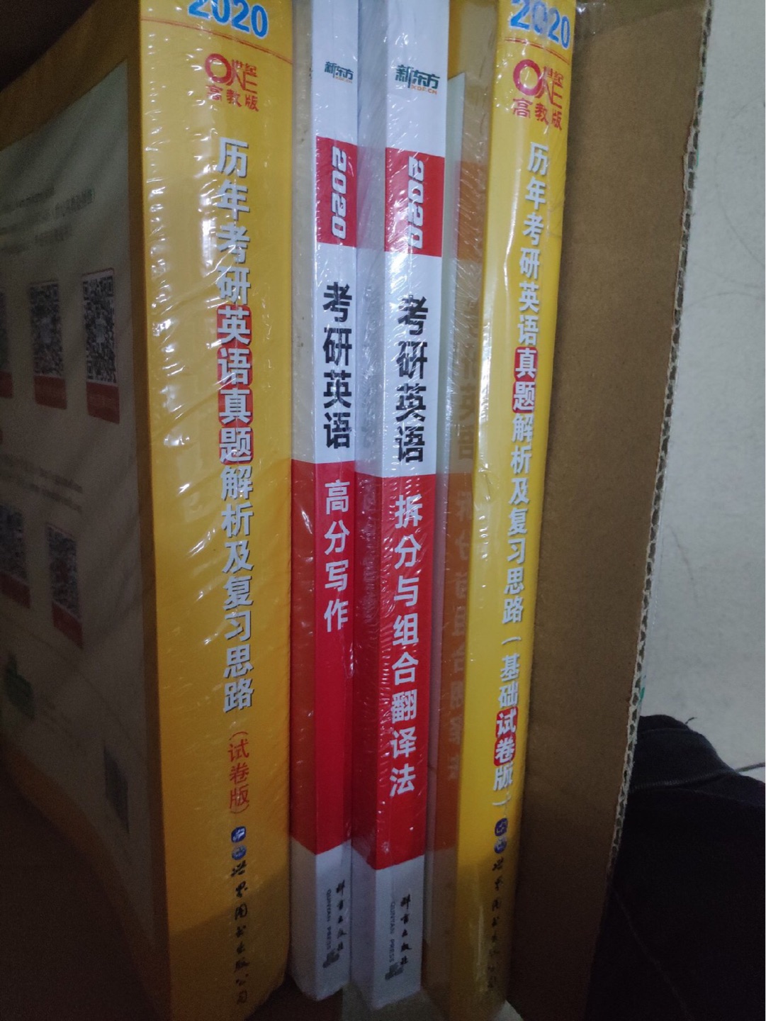 张剑老师在考研英语界没怎么讲过课【今年开始授课了】，不过解析还是无出其右者