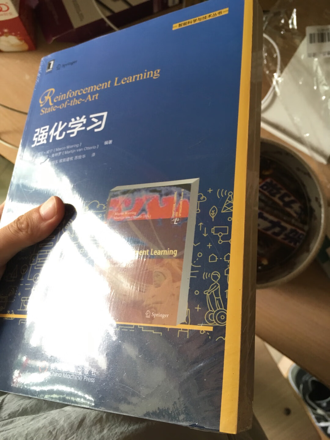 中文强化学习的译作就找到这本，据说翻译一般，还没看，纸质还不错