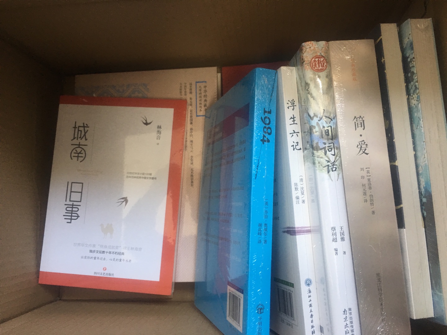 包装精美，质量非常好，99元10本，物美价廉，精神食粮，非常不错，正版可靠信懒，物流速度没得说！非常好非常棒！！！！