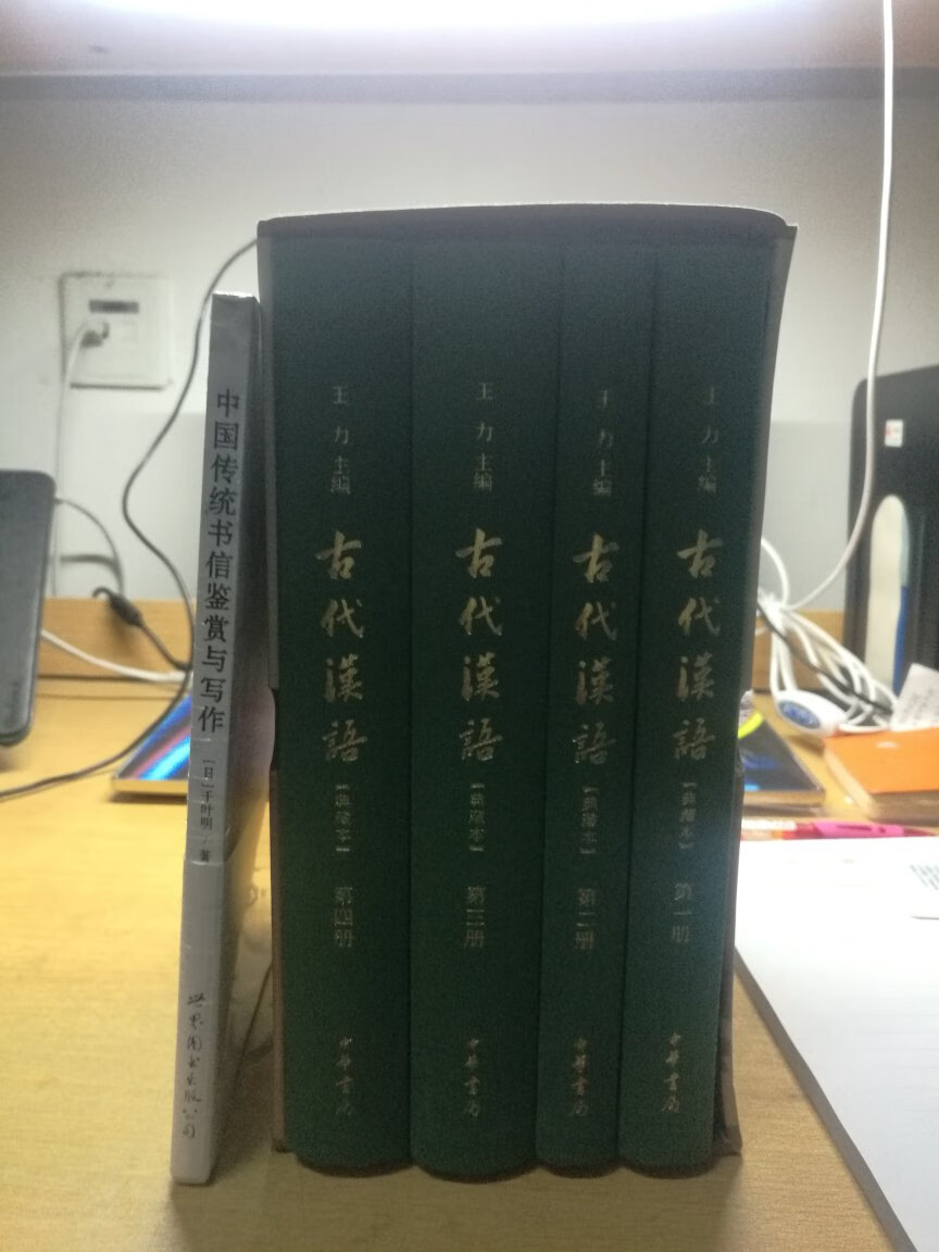 世界读书日，最终却成了疯狂购书日。读书，饮酒，以无用之身行无用之事。