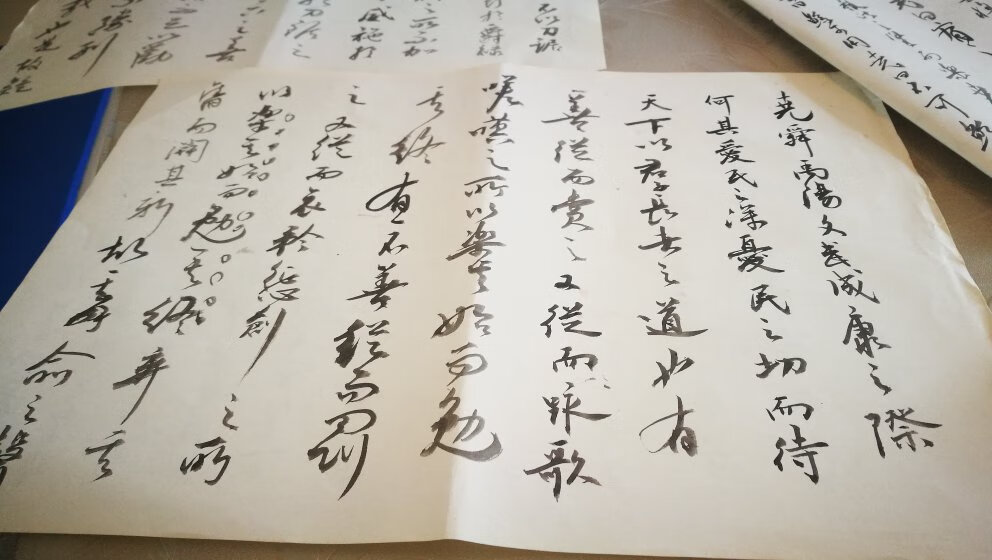 书很好，很喜欢，送货及时。买回来看了之后，觉得内心安静，心情平和。人在无聊时，多读书是一个很不错的选择。